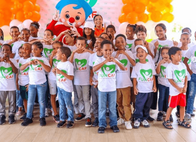 Niños participando en actividades de FUNCAF